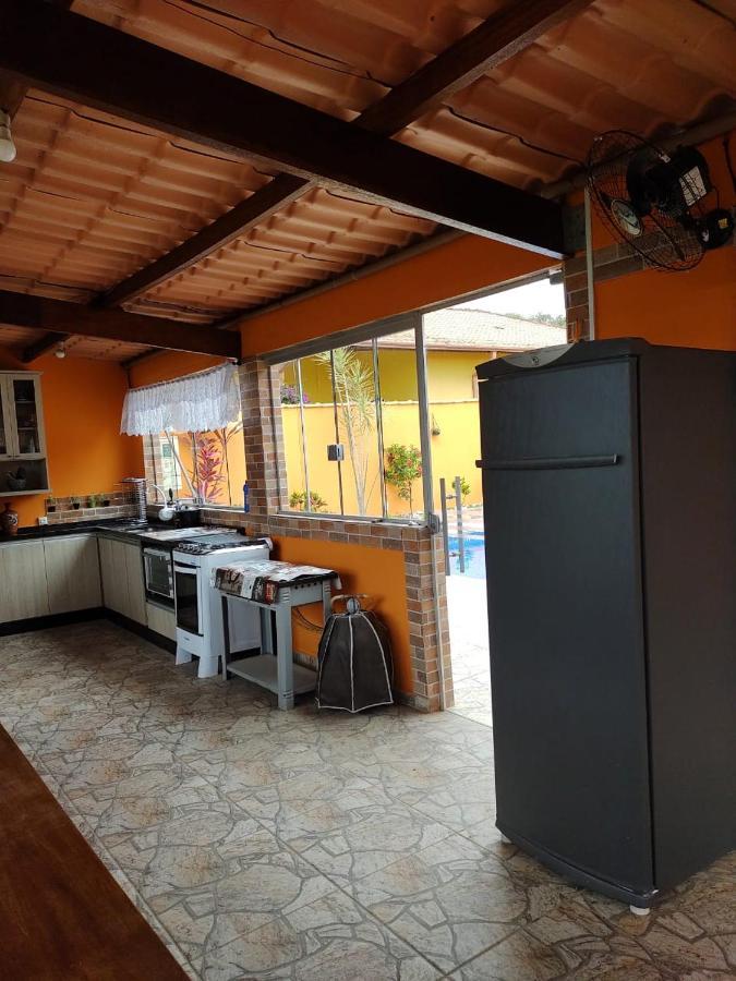 Chacara Bella Vida Com Piscina Churrasqueira Salao De Festas Fogao A Lenha Quadra 阿拉萨里瓜马 外观 照片