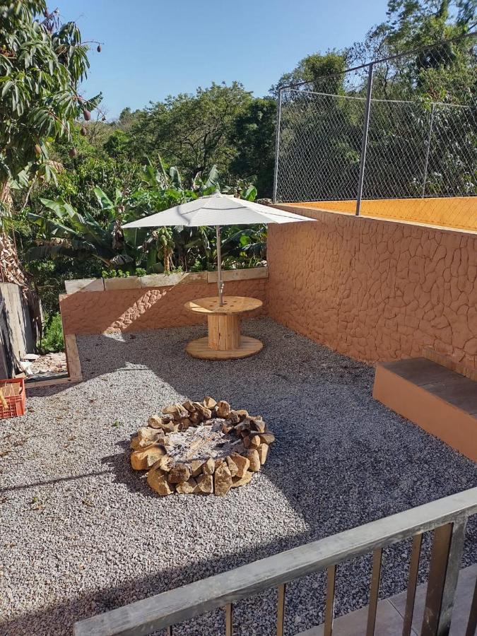 Chacara Bella Vida Com Piscina Churrasqueira Salao De Festas Fogao A Lenha Quadra 阿拉萨里瓜马 外观 照片