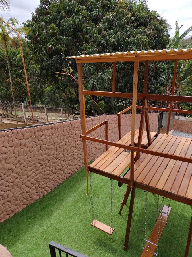 Chacara Bella Vida Com Piscina Churrasqueira Salao De Festas Fogao A Lenha Quadra 阿拉萨里瓜马 外观 照片