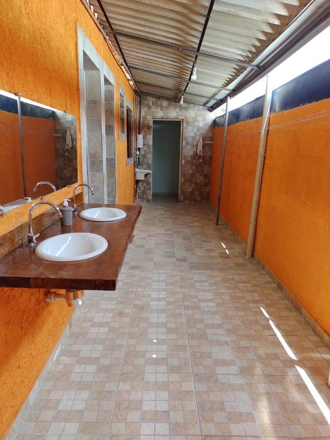 Chacara Bella Vida Com Piscina Churrasqueira Salao De Festas Fogao A Lenha Quadra 阿拉萨里瓜马 外观 照片
