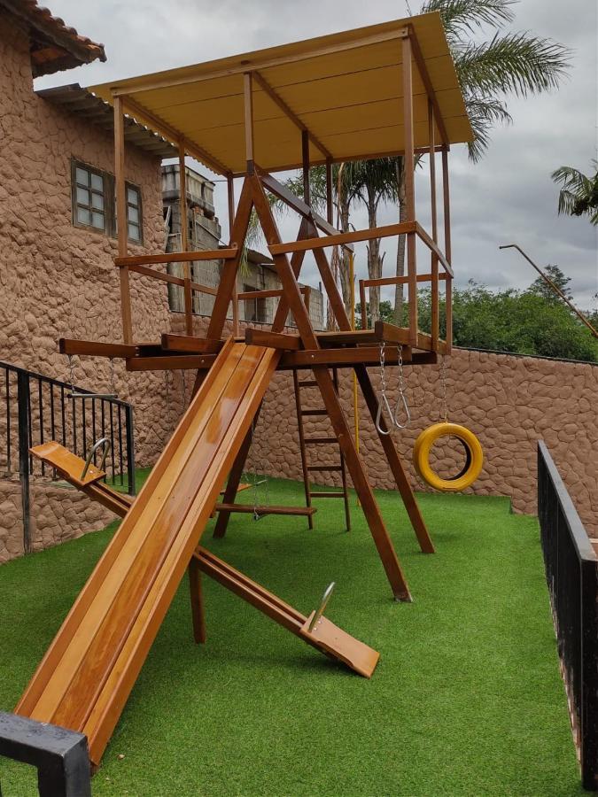 Chacara Bella Vida Com Piscina Churrasqueira Salao De Festas Fogao A Lenha Quadra 阿拉萨里瓜马 外观 照片