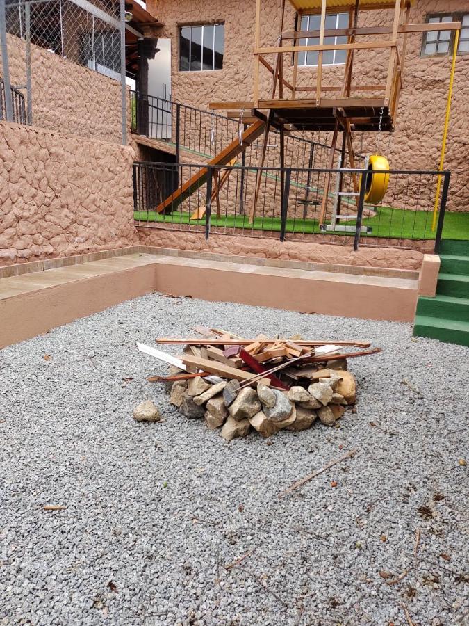 Chacara Bella Vida Com Piscina Churrasqueira Salao De Festas Fogao A Lenha Quadra 阿拉萨里瓜马 外观 照片