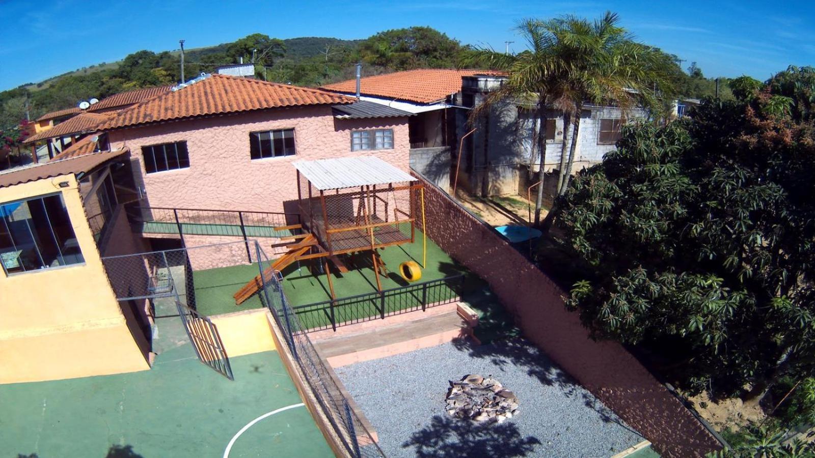Chacara Bella Vida Com Piscina Churrasqueira Salao De Festas Fogao A Lenha Quadra 阿拉萨里瓜马 外观 照片